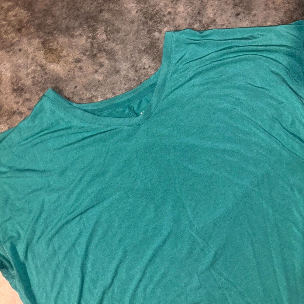Mondetta Performance Luxury T Shirt Womens Large Teal Green Short Sleeve V Neck